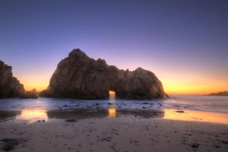 Der nächste Traumstrand für Paare liegt in den USA, im Bundesstaat Kalifornien. Die Big Sur Coast gilt als der schönste Absc...