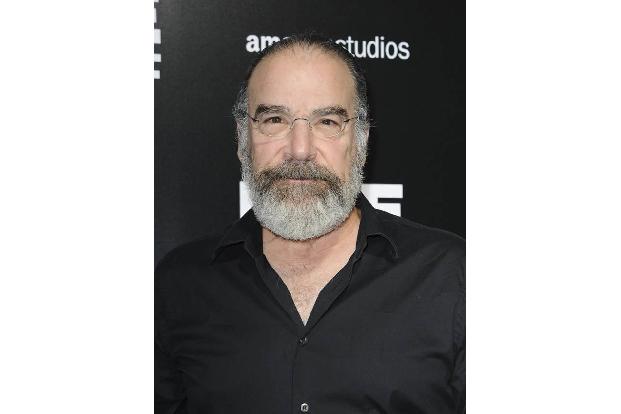 ...'Homeland'-Star Mandy Patinkin musste gleich zwei Mal unters Messer. Er unterzog sich Hornhauttransplantationen für beide...