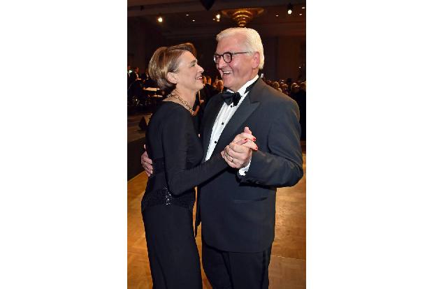 ...sollen hier kurz erwähnt werden. So trennte sich Bundespräsident Frank-Walter Steinmeier 2010 für seine Frau Elke Büdenbe...