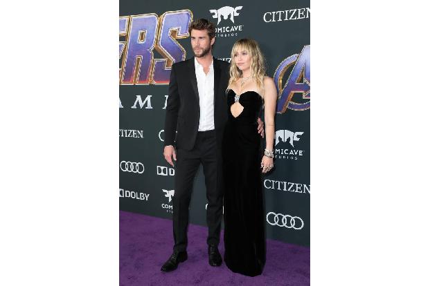 Nach zehn Jahren on/off-Beziehung wagten sich Miley Cyrus und Liam Hemsworth schließlich Ende 2018 vor den Altar. Zehn Monat...