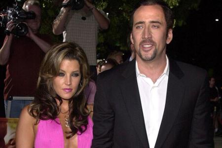 Nicolas Cage und Lisa Marie Presley hielten es nur vier Monate miteinander aus. Geheiratet haben sie 2002. Diesen Paaren erg...