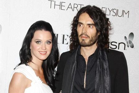 Sängerin Katy Perry und Russell Brand ließen sich nach 14 Monaten Ehe wieder scheiden. Das Paar heiratete im Oktober 2010.