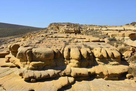 Auf der Vulkaninsel Limnos können Urlauber Wanderungen über zahlreiche Vulkansteine genießen. Limnos wird auch Insel des Hep...