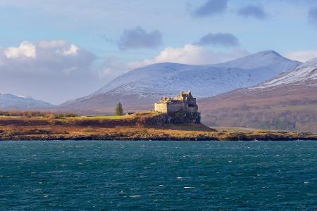 Kalte Brise, hohe Wellen, karges Land: Willkommen auf der Isle of Mull. Auch hier haben die Einheimischen den Tourismus entd...