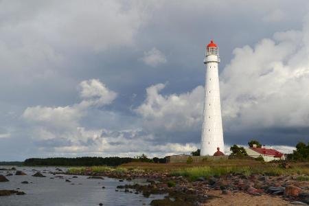 Die zweitgrößte Insel Estlands ist Hiiumaa. Hier scheint die Zeit stehengeblieben zu sein. Die meisten Bewohner leben noch i...