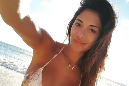 Die einstige Pussycat-Dolls-Frontfrau Nicole Scherzinger lässt am Strand ihre Haut atmen - und das kann sich sehen lassen.