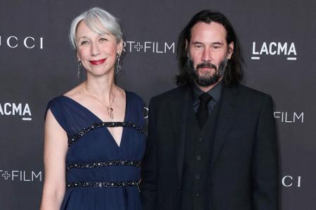 Für eine der größten Liebesüberraschungen 2019 sorgte Dauersingle Keanu Reeves (55): Hand in Hand zeigte er sich Anfang Nove...