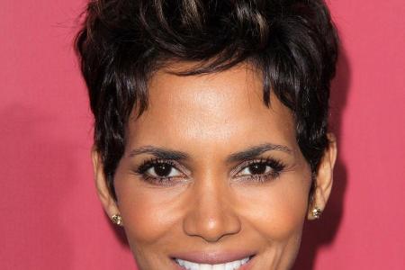 Bereits zweimal bekam es Halle Berry mit einem Stalker zu tun: Zunächst schickte ihr ein Unbekannter unzählige Liebesbriefe ...