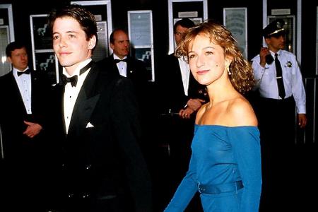 Parkers heutiger Ehemann Matthew Broderick kann ebenfalls auf prominente Verflossene zurückblicken. 1986 lernte er etwa Jenn...