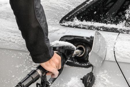 Dieselfahrer aufgepasst! Ab -22°C wird es kritisch, denn dann flockt der Diesel aus und beginnt zu versulzen. Ist es einmal ...