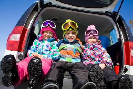 Oft sind auch Kinder mit von der Partie. Damit diesen auf der Fahrt oder im Stau nicht zu langweilig wird, sollten Sie sich ...