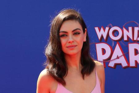 Dank ihrer ukrainischen Wurzeln spricht Mila Kunis bis heute fließend russisch. Ihren ersten englischsprachigen Film drehte ...