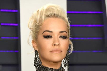 Rita Ora eroberte die Musik-Welt mit ihren englischen Songs. Darüber hinaus kann sich die Sängerin aber auch auf albanisch a...