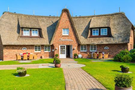 Wer die Nordsee im Winter besucht, hat den Vorteil, dass die Hotelzimmer auf den Inseln viel leichter zu haben sind. Luxuriö...