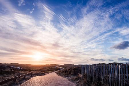 Wer es besonders ruhig mag, sollte auf die Insel Norderney fahren. Hier trifft man im Winter auf fast keine Menschen und die...