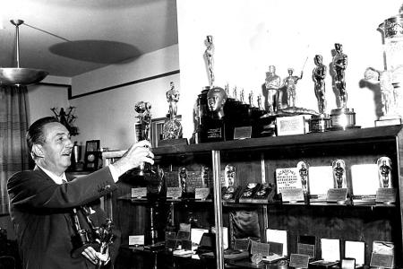 Die meisten Goldjungen für eine Einzelperson hat aber jemand anderes gewonnen: Walt Disney! 22 Oscars hat er erhalten, einen...