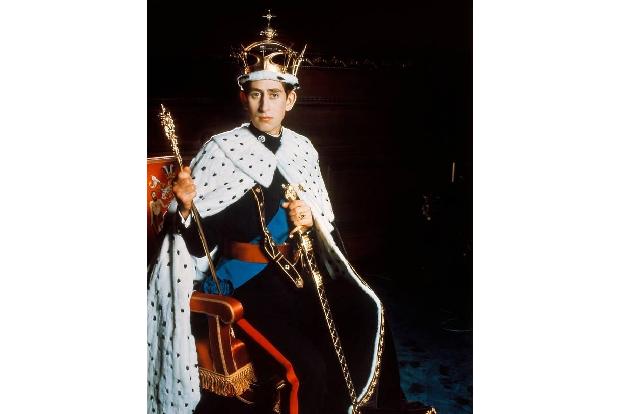 …macht den Meister – das wusste offenbar auch Prinz Charles, als er im Jahr 1969 im königlichen Zwirn für ein Foto posierte....