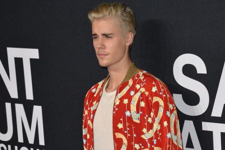 Immer öfter schafft es Bieber mit Skandalen in die Schlagzeilen. Der kanadische Superstar fuhr unter anderem ohne Führersche...