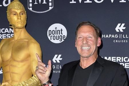 Ralf Moeller mit einem goldenen Gladiator