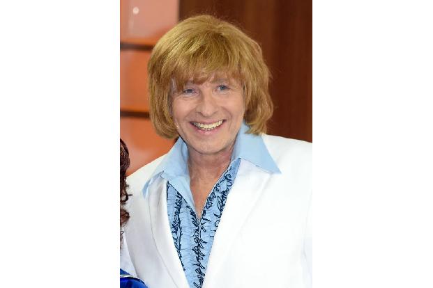 ...Thomas Gottschalk musste man schon zweimal hinschauen. Mit Perücke und Rüschenhemd ist der Entertainer am 8. April in der...