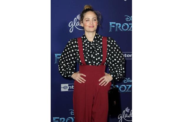 ...Erika Christensen, bekannt aus 'Traffic', hatte sich für ein verspieltes Outfit entschieden, das die 37-Jährige gleich um...