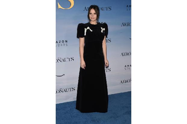 ...Felicity Jones wird es das erste Kind. Sie und Filmemacher Charles Guard hatten im vergangenen Jahr geheiratet und währen...