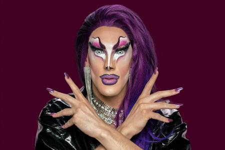 Janisha Jones: Als gebürtige Katalanin hat Janisha den Rhythmus im Blut. Ihre Drag-Karriere begann vor zwei Jahren, als sie ...