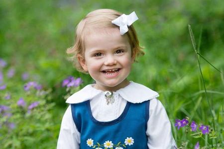 Prinzessin Estelle in der traditionellen Tracht im Juni 2014.