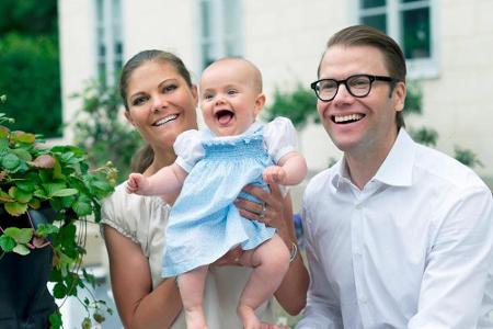 Das pure Familienglück: Victoria, Estelle und Daniel im August 2012.