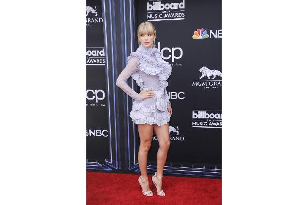 ...veröffentlichte Taylor Swift den aussagekräftigen Song 'Mean', der sich mit Mobbing auseinandersetzt: 