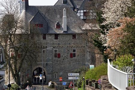 ... der Klingenstadt Solingen in Nordrhein-Westfalen geschlagen geben, die auf Rang neun landet.