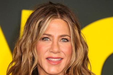 Im Oktober trat Jennifer Aniston Instagram bei und postete ein Selfie mit ihren 