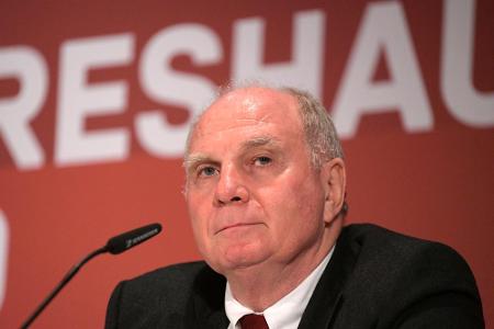 Offiziell seinen Hut nahm Uli Hoeneß als Präsident des FC Bayern München im November. Sein Nachfolger ist Herbert Hainer.