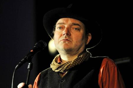 Wiglaf Droste war neben seinen Berufen als Schriftsteller und Satiriker auch ein talentierter Sänger. Am 15. Mai sagte er de...