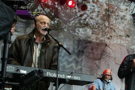 25 Jahre lang war Willy Schnitzler bei den Bläck Fööss nicht wegzudenken. Der Keyborder der Kölner Mundart-Musikgruppe starb...