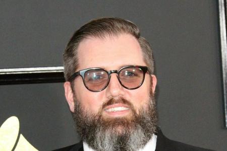 Produzent und Songwriter Busbee verstarb am 29. September mit nur 43 Jahren. Er arbeitete mit vielen Größen der US-Musikwelt...
