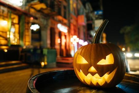 Fan von Grusel-Kürbissen, Skeletten und jeder Menge Angstschweiß? Dann sind diese Orte genau richtig! An Halloween muss man ...