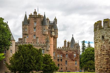 In Schottland, 110 Kilometer nordöstlich von Edinburgh, steht das Glamis Castle, in dem die 