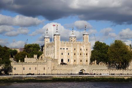 Wer in London nach einer Geisterbegegnung sucht, ist im Tower of London richtig. Hier wurde eine Vielzahl von Personen hinge...