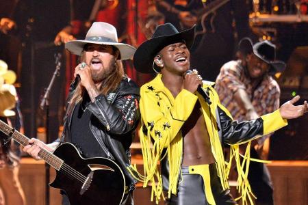 Mit Billy Ray Cyrus und dem Song 