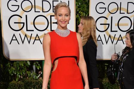 2016 räumte Lawrence in diesem roten Cut-Out-Kleid von Dior eine Golden Globe ab. Das Dress war aber nur ihr 