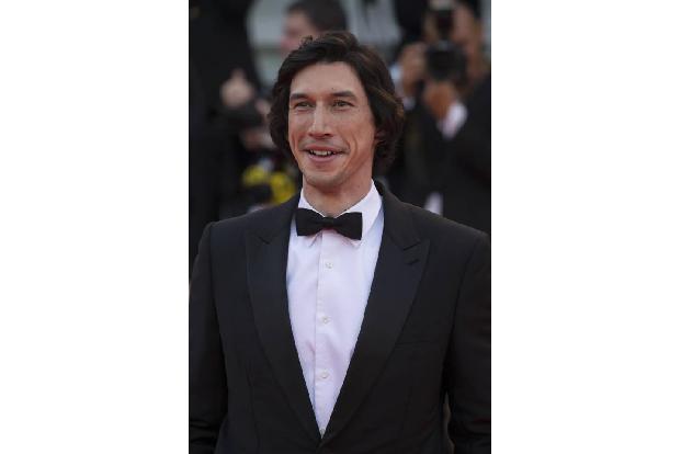 ...Adam Driver spielen zwei Eheleute im Scheidungsprozess, die für ihren Sohn ein gewisses Maß an Normalität aufrechterhalte...