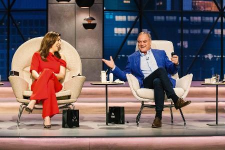 Georg Kofler ist nicht mehr Stellvertreter von Judith Williams, sondern saß nun erstmals zusammen mit der Beauty-Queen in de...