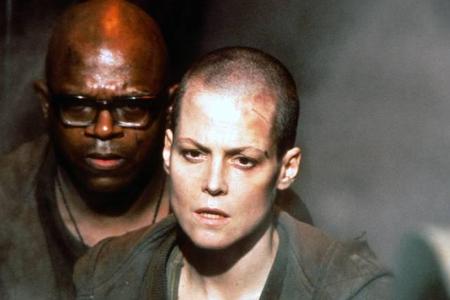 ...ihre Kollegin Sigourney Weaver wollte ihrem Schauspiel durch eine extreme Maßnahme mehr Ernsthaftigkeit verleihen. Sie sc...