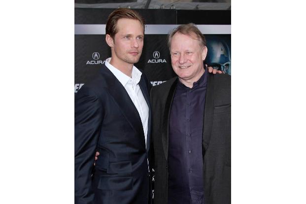 ...man Alexander Skarsgård mit Stellan Skarsgård irgendwie nicht gleich in Verbindung bringt. Aber Tatsache: Das sind Vater ...