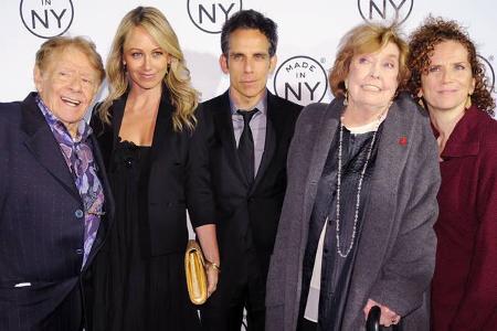 ...aus einer ganzen Künstlerfamilie stammt, ist Ben Stiller. Sein Vater ist Komiker Jerry Stiller, seine Mutter Schauspieler...