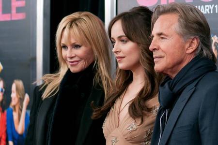 ...hat Dakota Johnson gerade erst angefangen, ihren Eltern Melanie Griffith und Don Johnson den Rang abzulaufen. Wer...