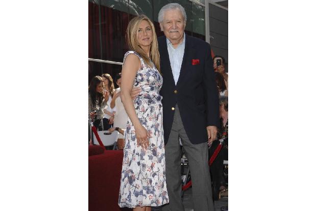 ...es ohne jeden Zweifel geschafft hat, viel berühmter als Papa zu werden, ist Jennifer Aniston. Gut, John Aniston steht sei...