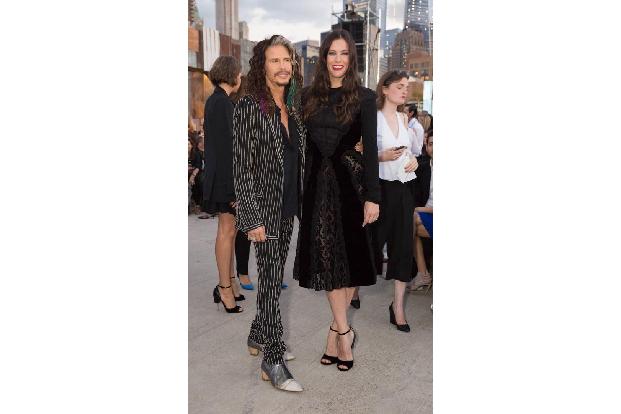 ...auch Nachwuchs, der in eine andere Branche einsteigt und einen Erfolg nach dem anderen feiert. So geschehen bei Rockstar ...