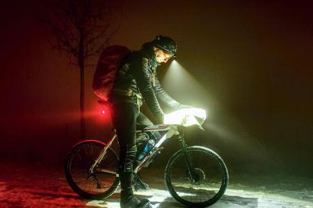 Sehen und gesehen werden: Nebel, Nieselregen oder frühe Dämmerung am Abend sorgen für schlechte Sichtverhältnisse. Gute, fun...